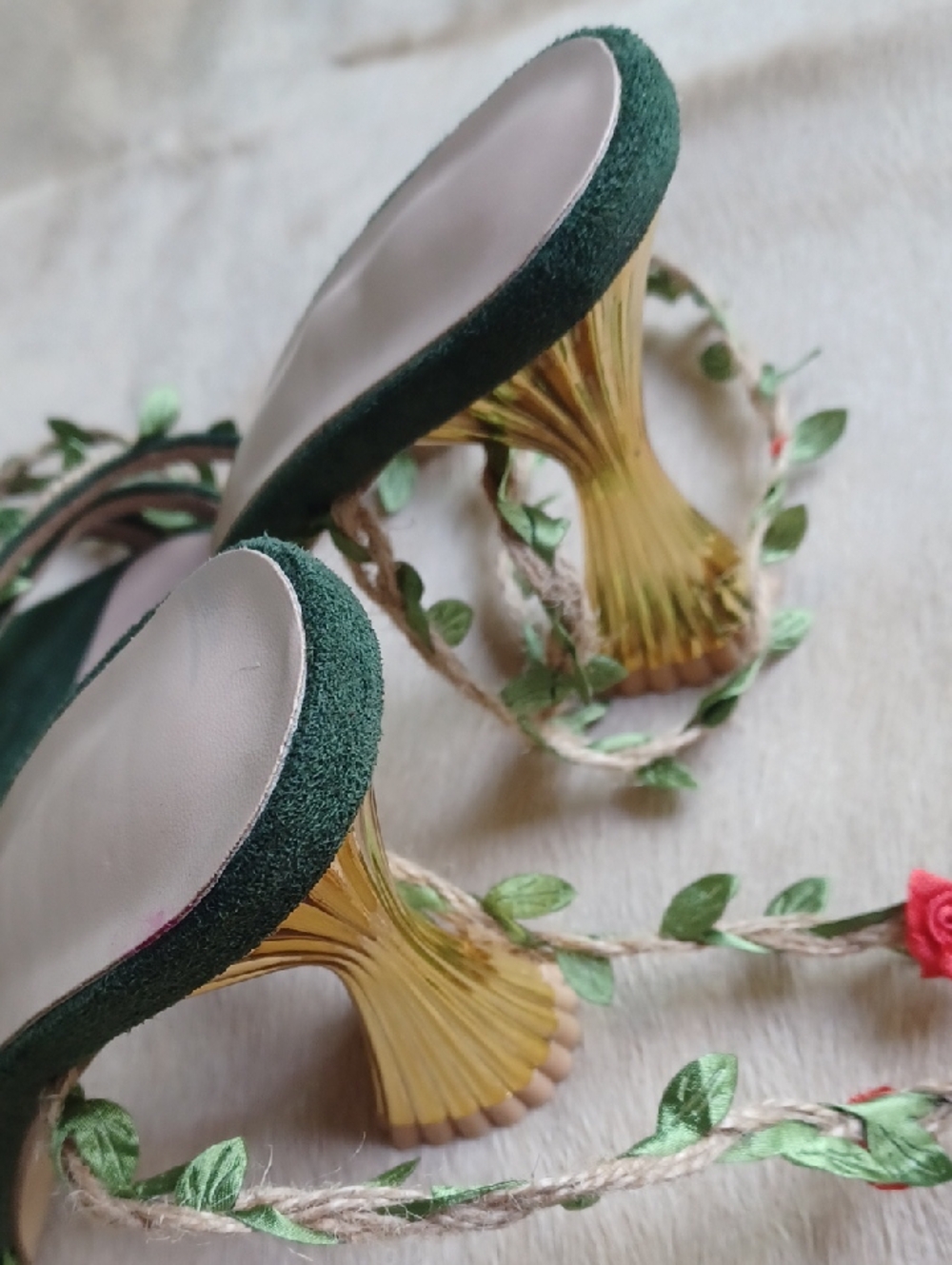 Floral Motive Super Cute Heeled Sandals - Picture 6 of 9